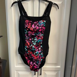 Aqua Green Women’s square neck shirred one piece swimsuit size Large